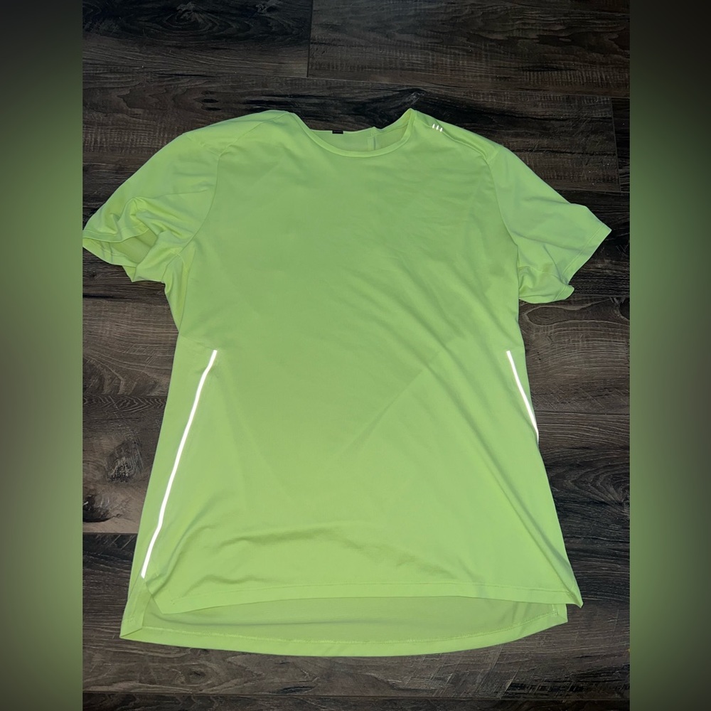 Lululemon men’s workout Tee